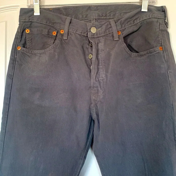 Mens LEVIS 501 31x32 in grey with some wear but very cool - Picture 4 of 8